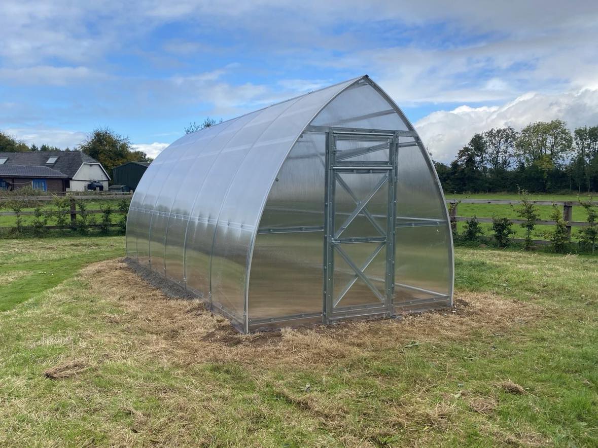 GREENHOUSE ARROW, 15.6 M² (2.6M X 6M; 8.5FT X 19.6FT)