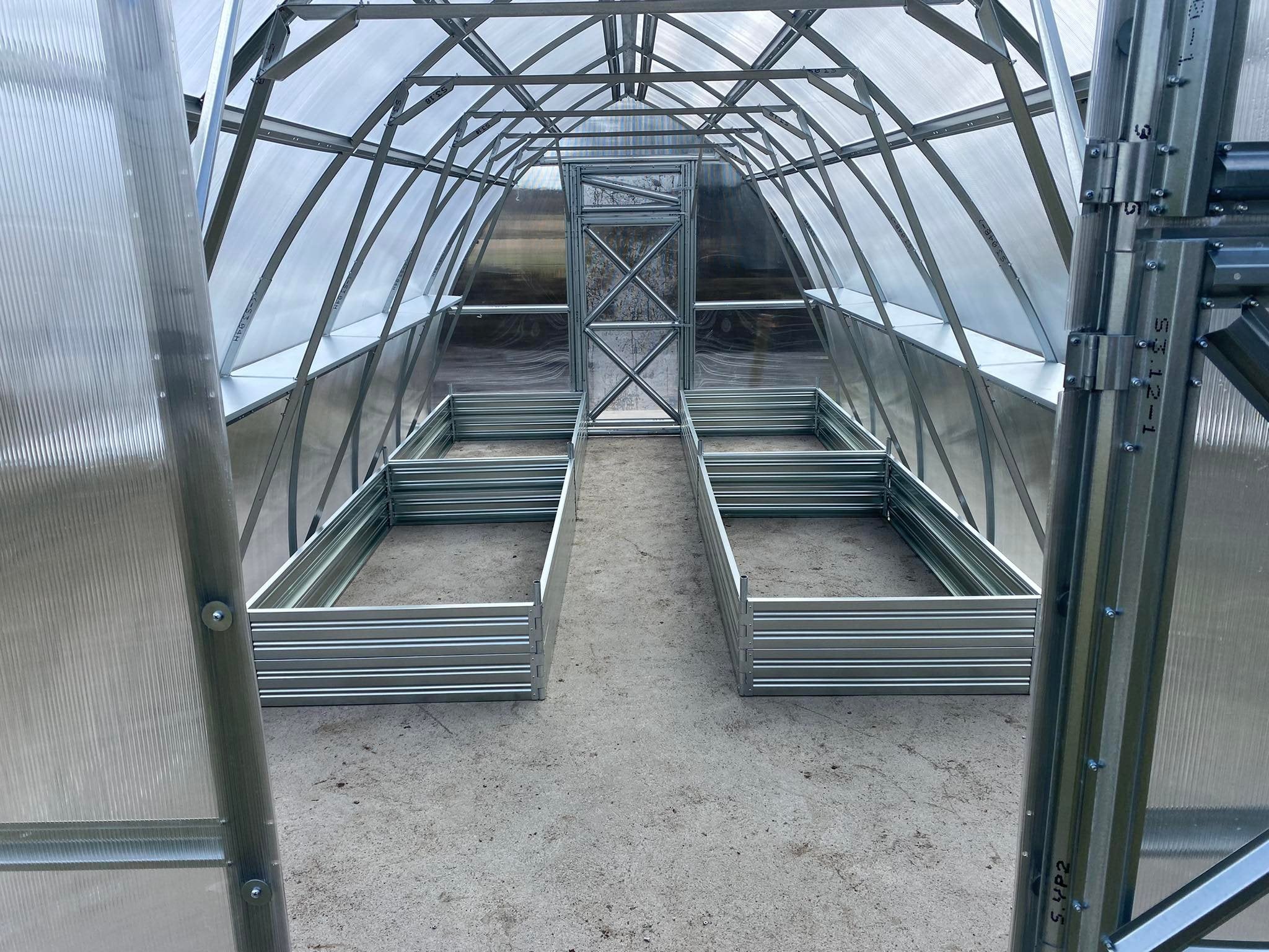 GREENHOUSE ARROW, 20.8 M² (2.6M X 8M; 8.5FT X 26FT)